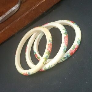 3 bangles bracelets With Floral Design. D